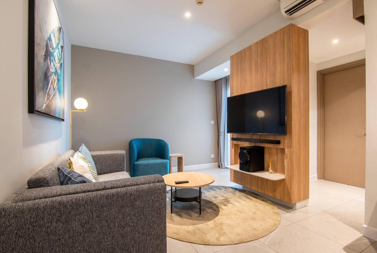 Luxury 2 Or 3Br Apartment In Dist 1 N Pool, Gym, Airport Pickup Ho Chi Minh City Exterior photo